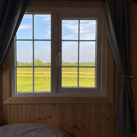 Beautiful 1 Bed Shepherd Hut In Warwickshire Warwick  Buitenkant foto