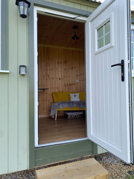 Beautiful 1 Bed Shepherd Hut In Warwickshire Warwick  Buitenkant foto