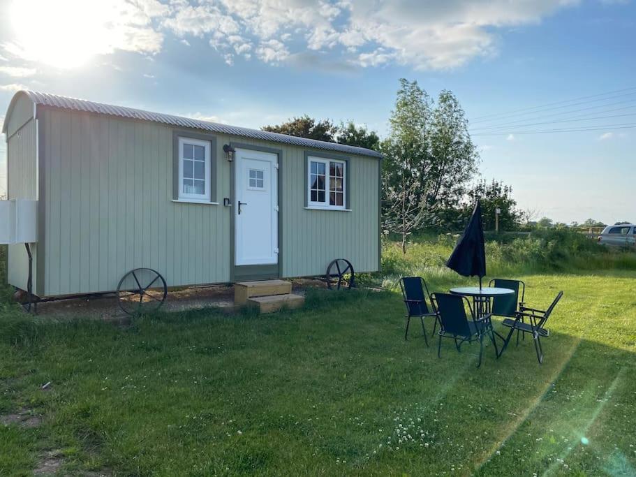 Beautiful 1 Bed Shepherd Hut In Warwickshire Warwick  Buitenkant foto